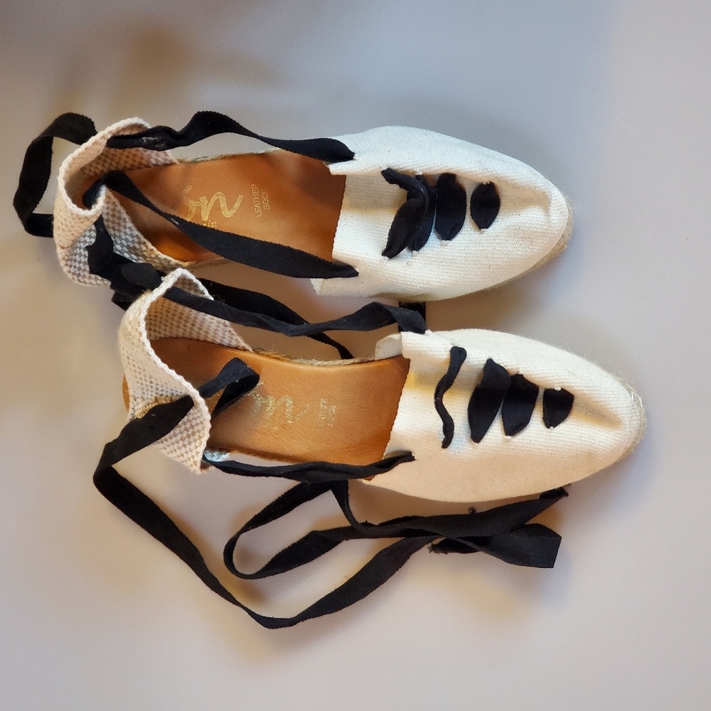 🍀 3/$35 🍀 Picon Cream Fabric Espadrilles with Black Laces - Size 9.5
